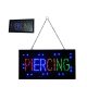 Beleuchtetes LED-Schild mit Aufschrift „Piercing“.